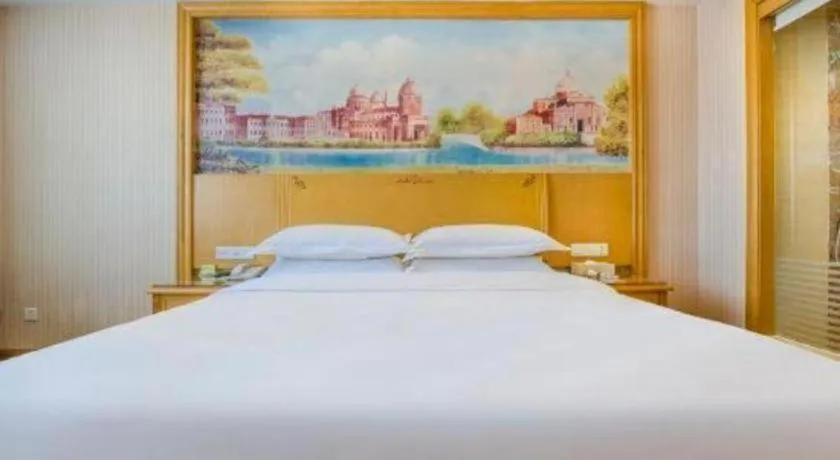 Bed in Vienna Hotel Guangzhou Panyu Shiqiao Center Branch