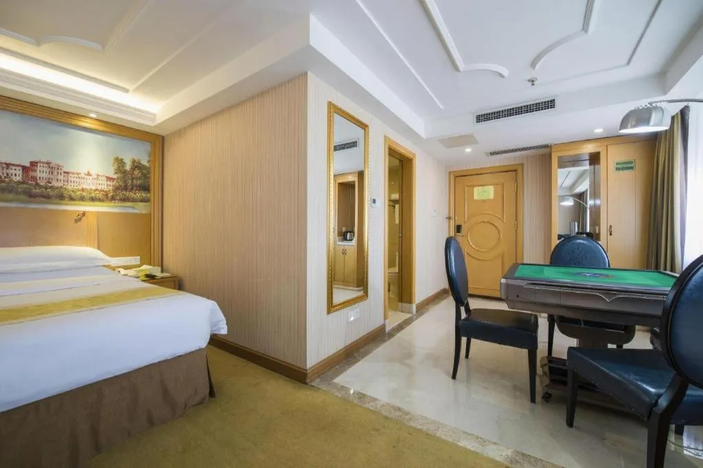 Bed in Vienna Hotel Guangzhou Panyu Shiqiao Center Branch