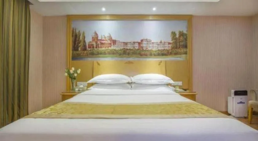 Bed in Vienna Hotel Guangzhou Panyu Shiqiao Center Branch