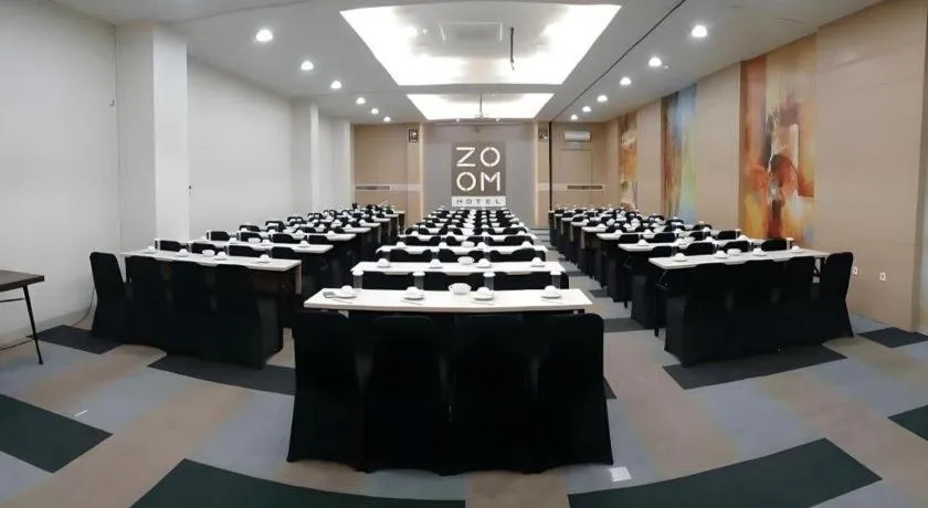 Zoom Dharmahusada Hotel