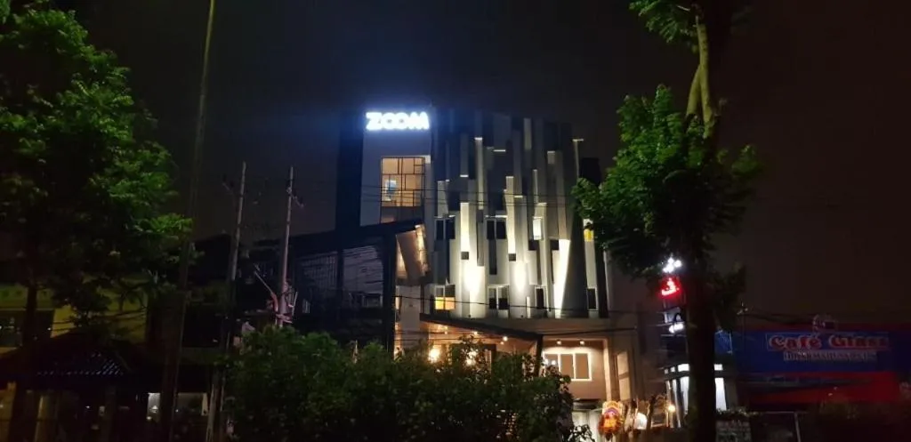 Zoom Dharmahusada Hotel