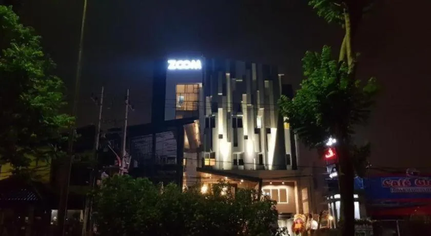 Zoom Dharmahusada Hotel