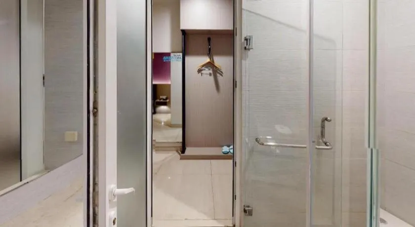 Zoom Dharmahusada Hotel