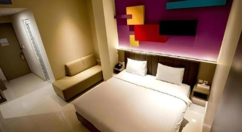 Bed in Zoom Dharmahusada Hotel