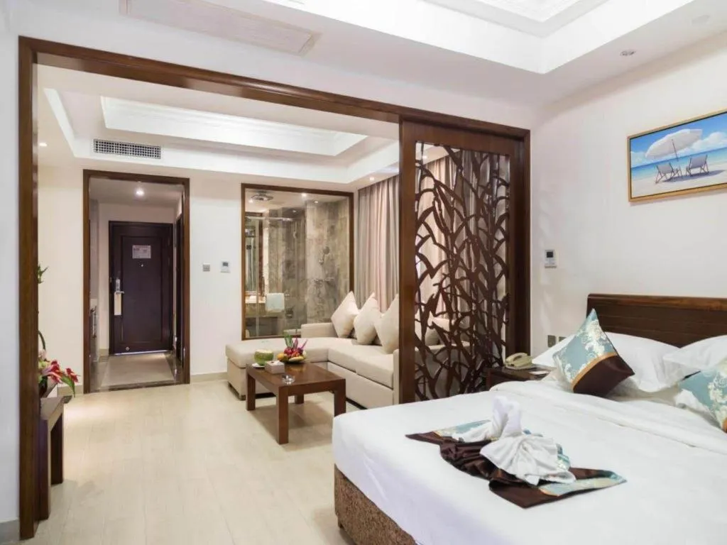 Bed in Sanya Shanghai Huating Boutique Resort Hotel