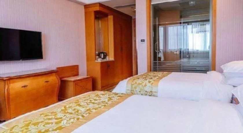 Bed in Vienna International Hotel Shanghai Dishui Lake Lingang Wanda