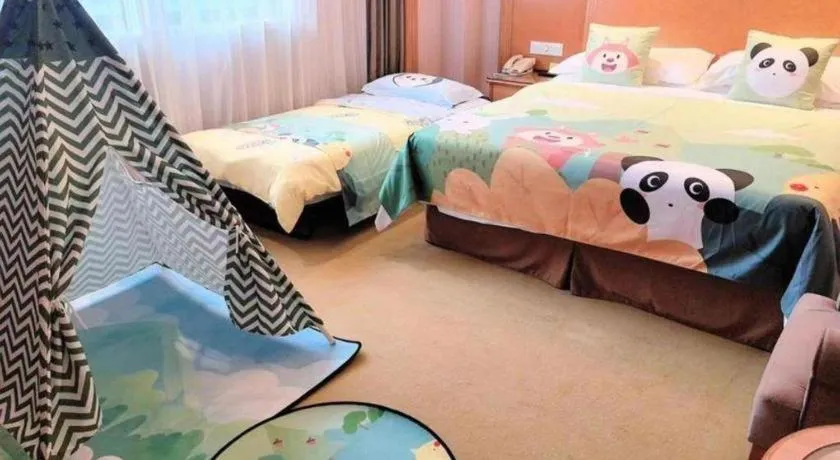 Bed in Vienna International Hotel Shanghai Dishui Lake Lingang Wanda