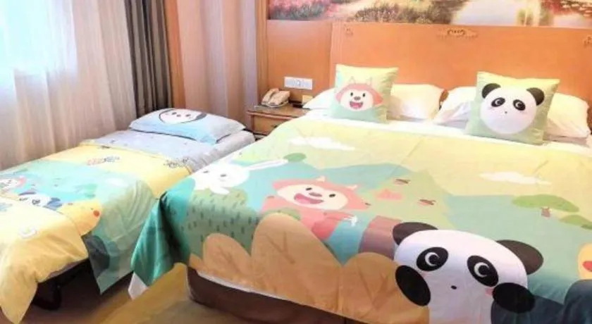 Bed in Vienna International Hotel Shanghai Dishui Lake Lingang Wanda