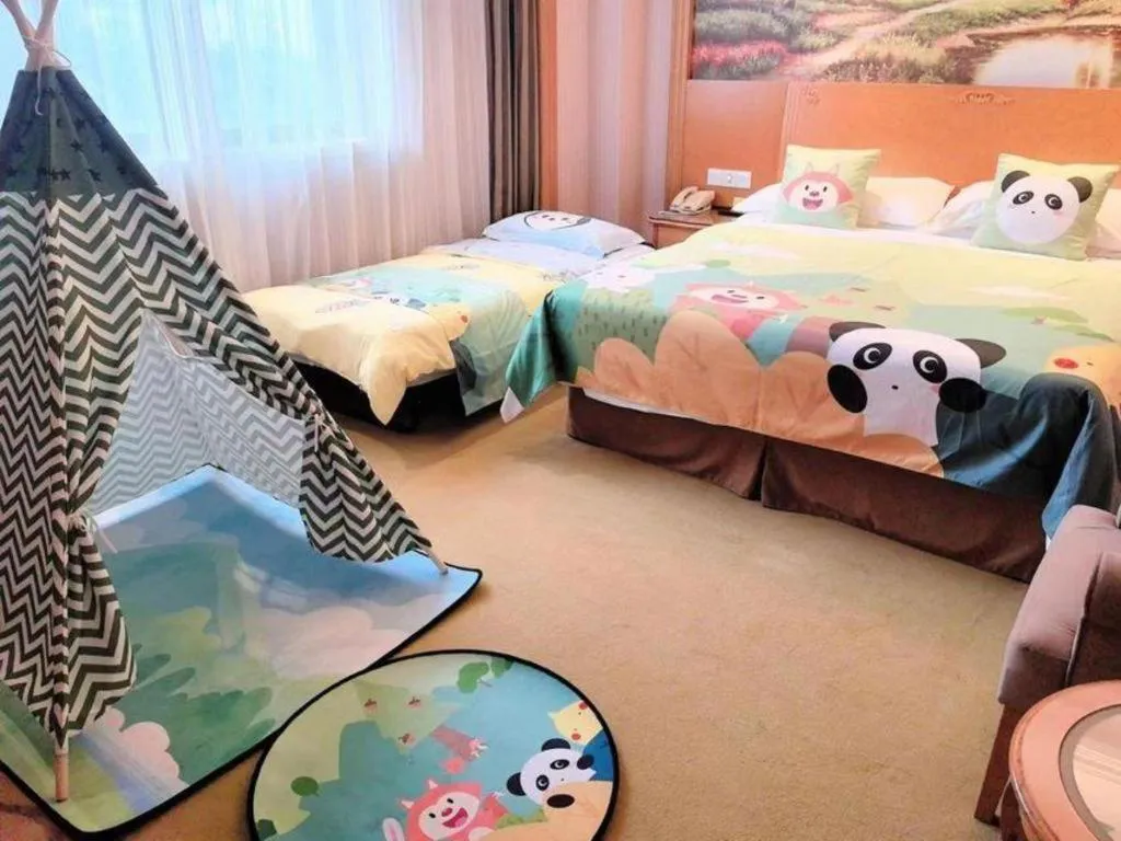 Bed in Vienna International Hotel Shanghai Dishui Lake Lingang Wanda