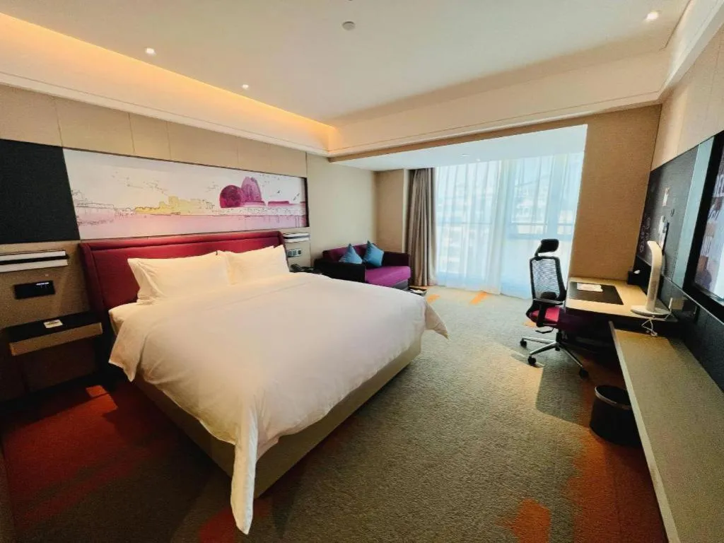 Bed in Hampton by Hilton Zhuhai Doumen