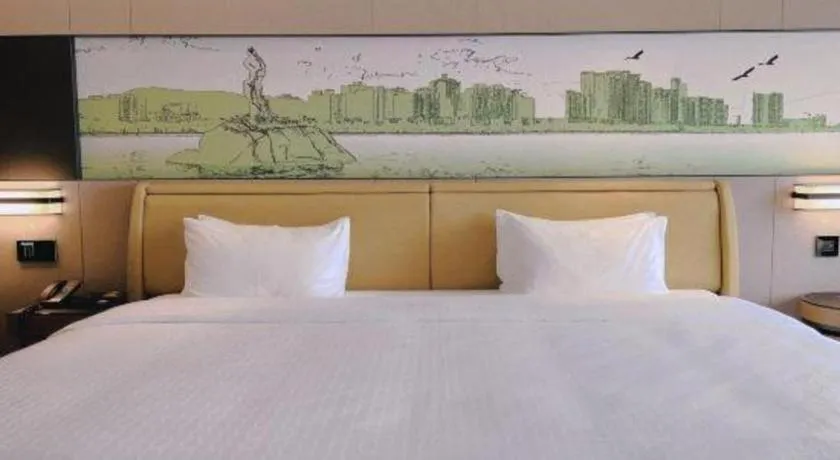Bed in Hampton by Hilton Zhuhai Doumen