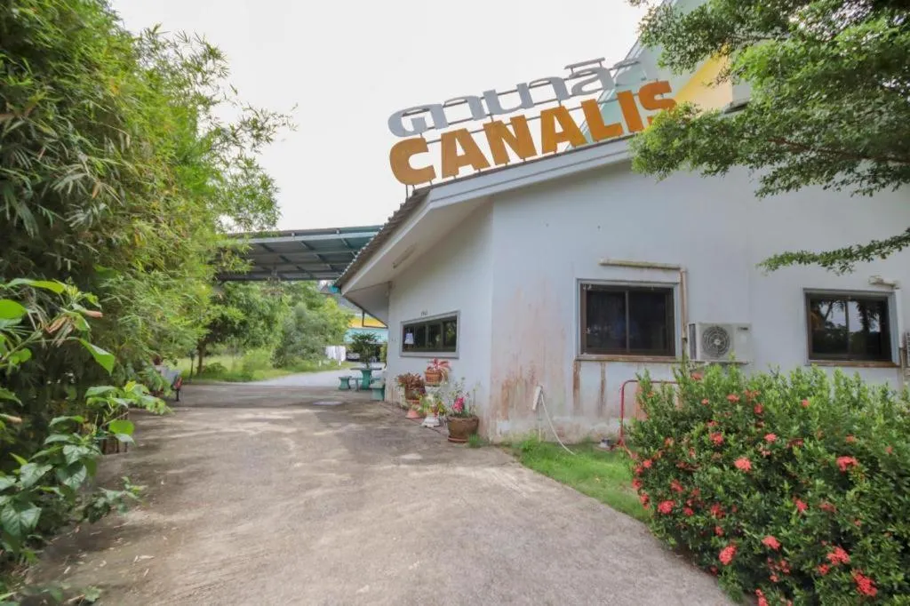 OYO 75310 Canalis Resort