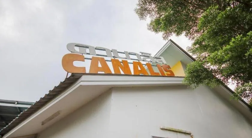 OYO 75310 Canalis Resort