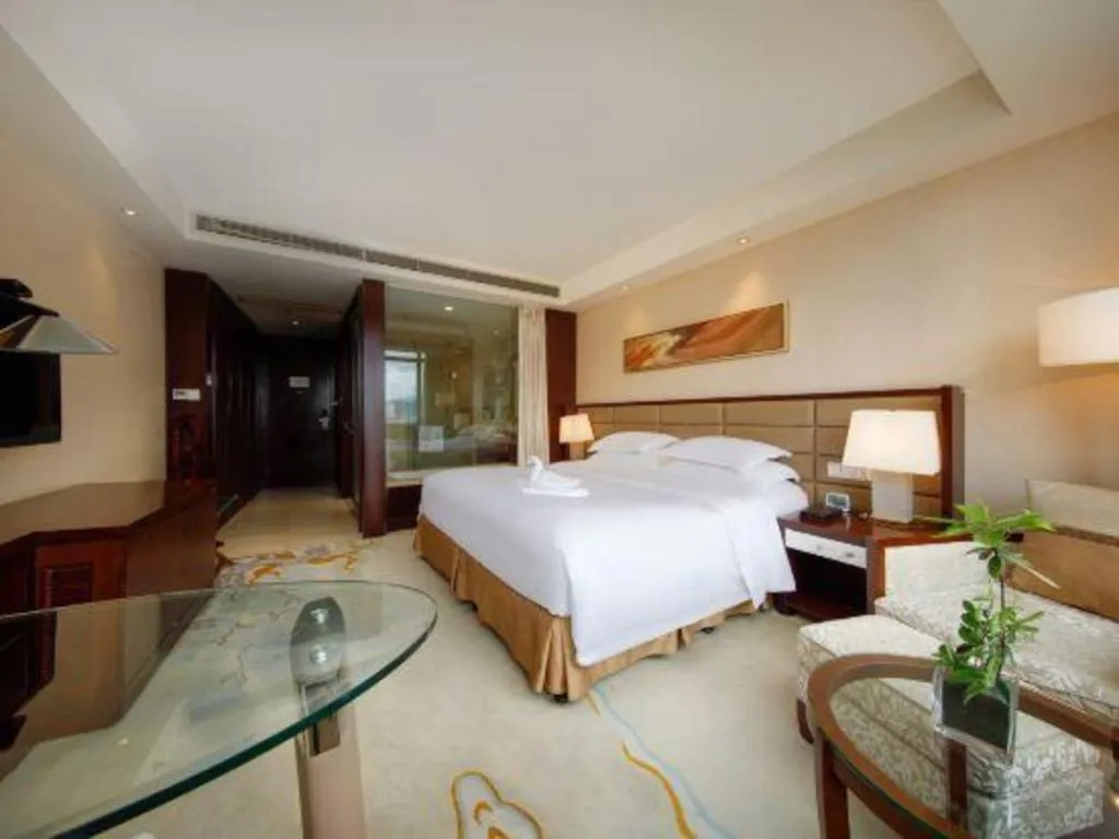 Bed in New Century Grand Hotel Lishui Huaqiao