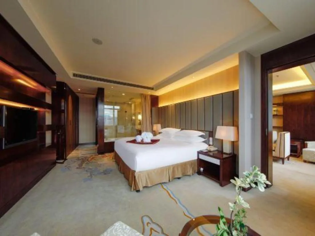 Bed in New Century Grand Hotel Lishui Huaqiao