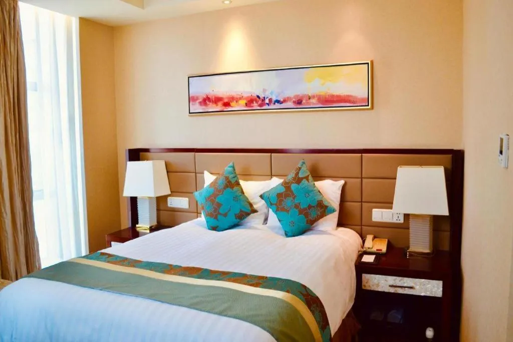Bed in New Century Grand Hotel Lishui Huaqiao