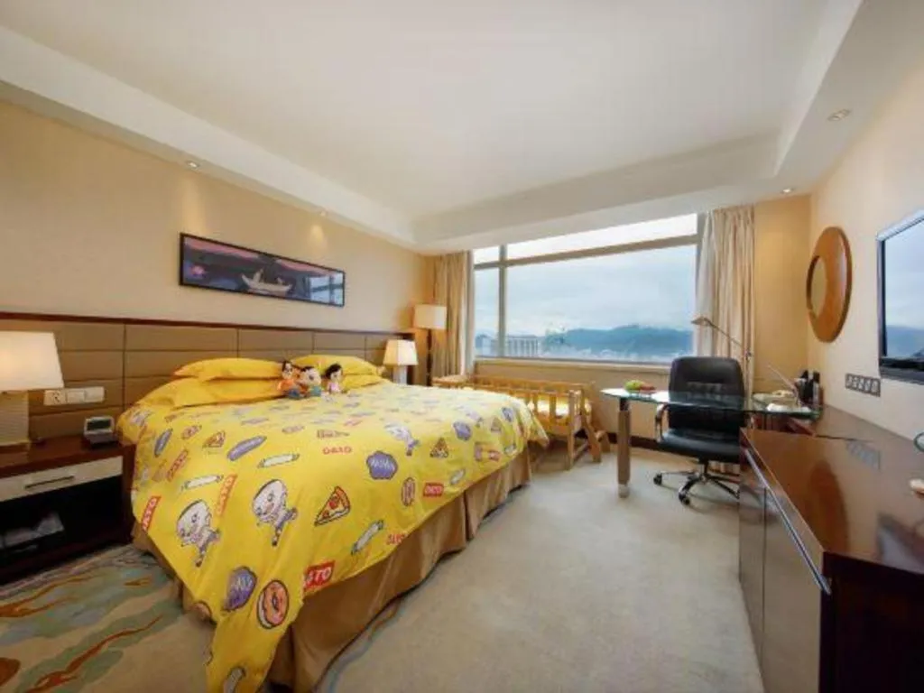 Bed in New Century Grand Hotel Lishui Huaqiao