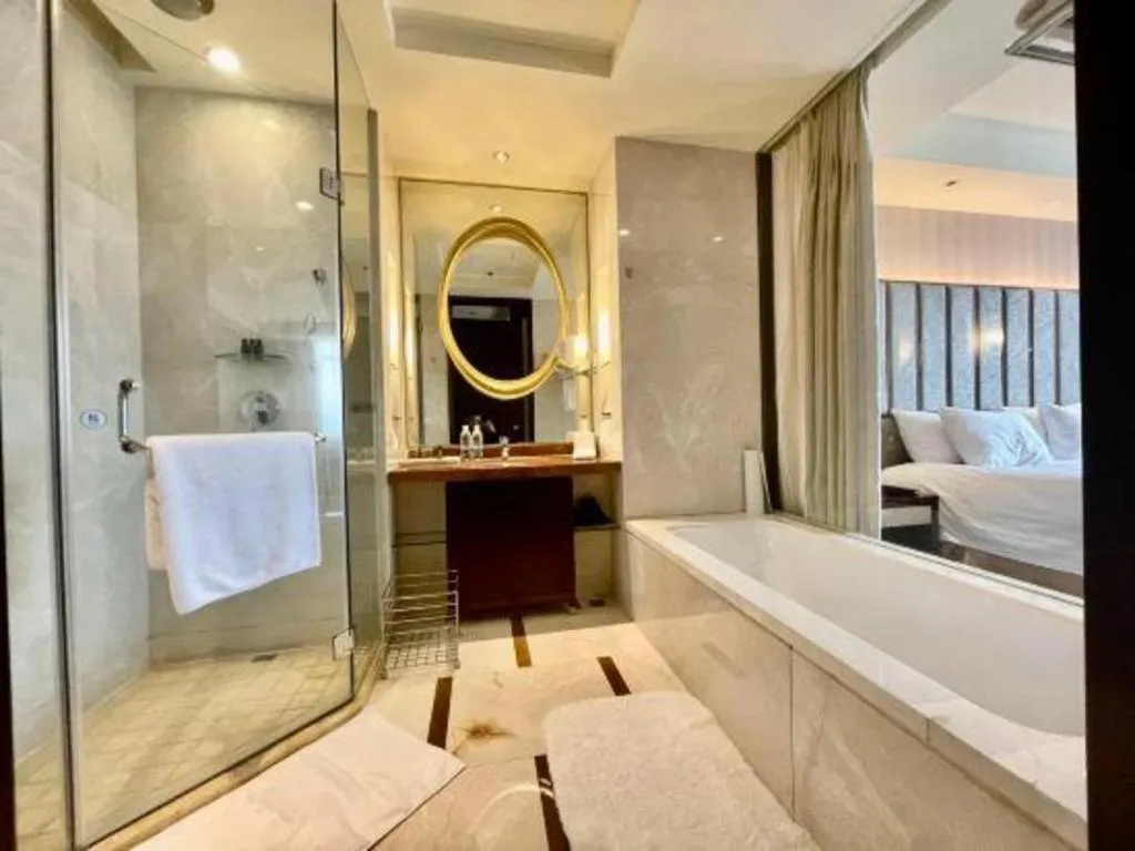 Bed in New Century Grand Hotel Lishui Huaqiao