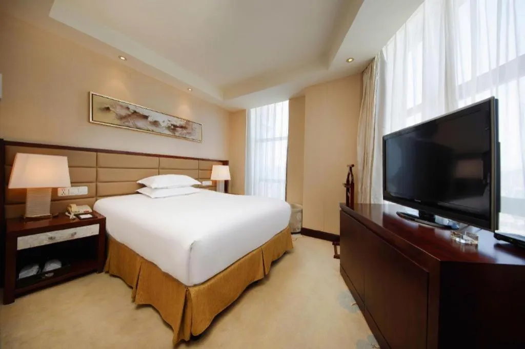 Bed in New Century Grand Hotel Lishui Huaqiao