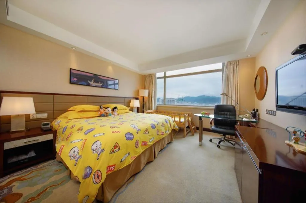 Bed in New Century Grand Hotel Lishui Huaqiao