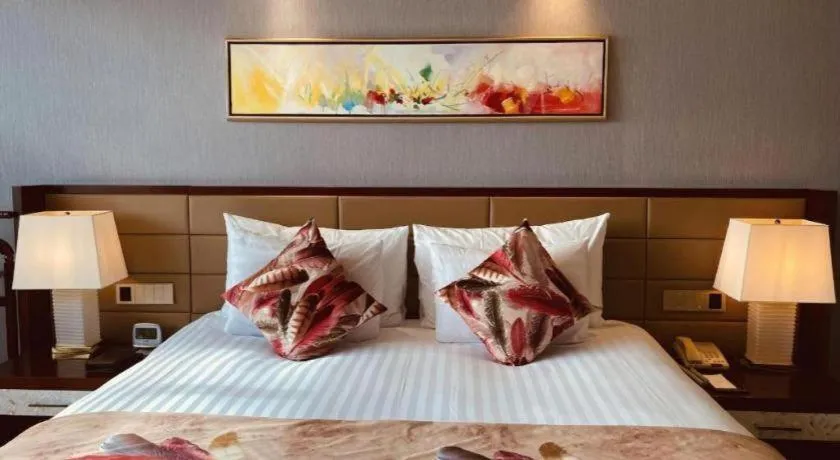 Bed in New Century Grand Hotel Lishui Huaqiao