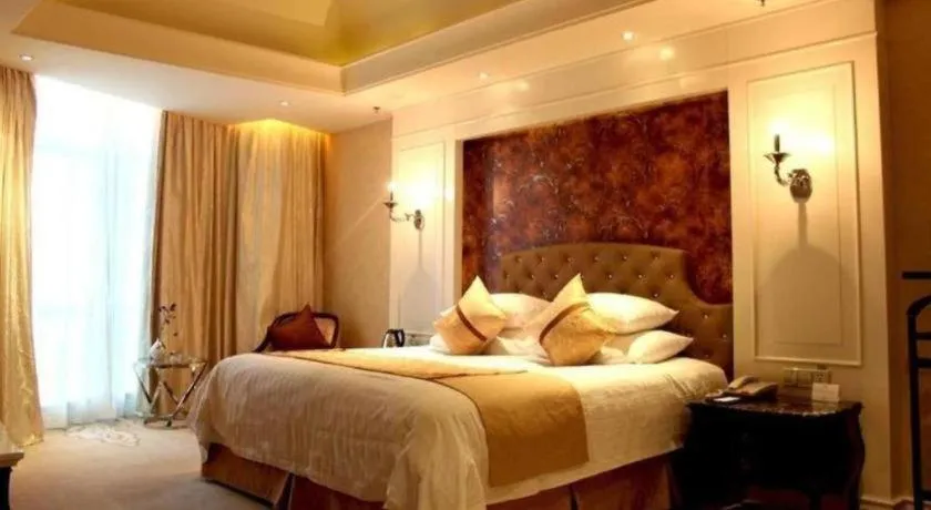 Bed in New Century Grand Hotel Lishui Huaqiao