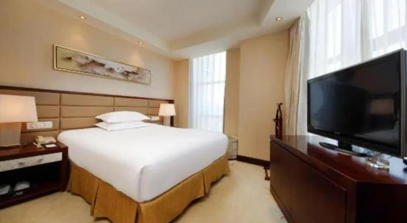 Bed in New Century Grand Hotel Lishui Huaqiao