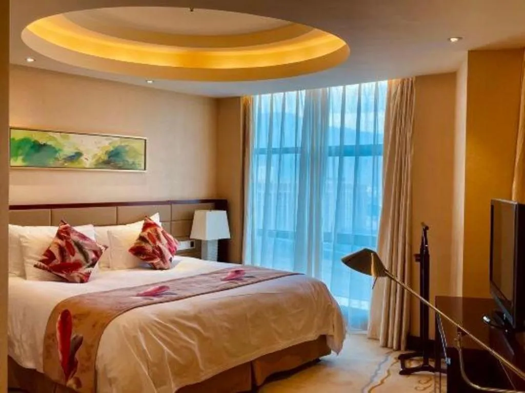 Bed in New Century Grand Hotel Lishui Huaqiao
