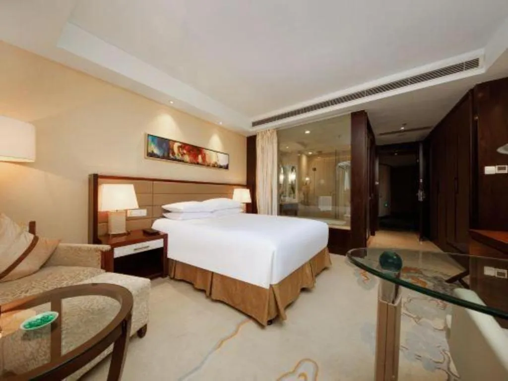 Bed in New Century Grand Hotel Lishui Huaqiao