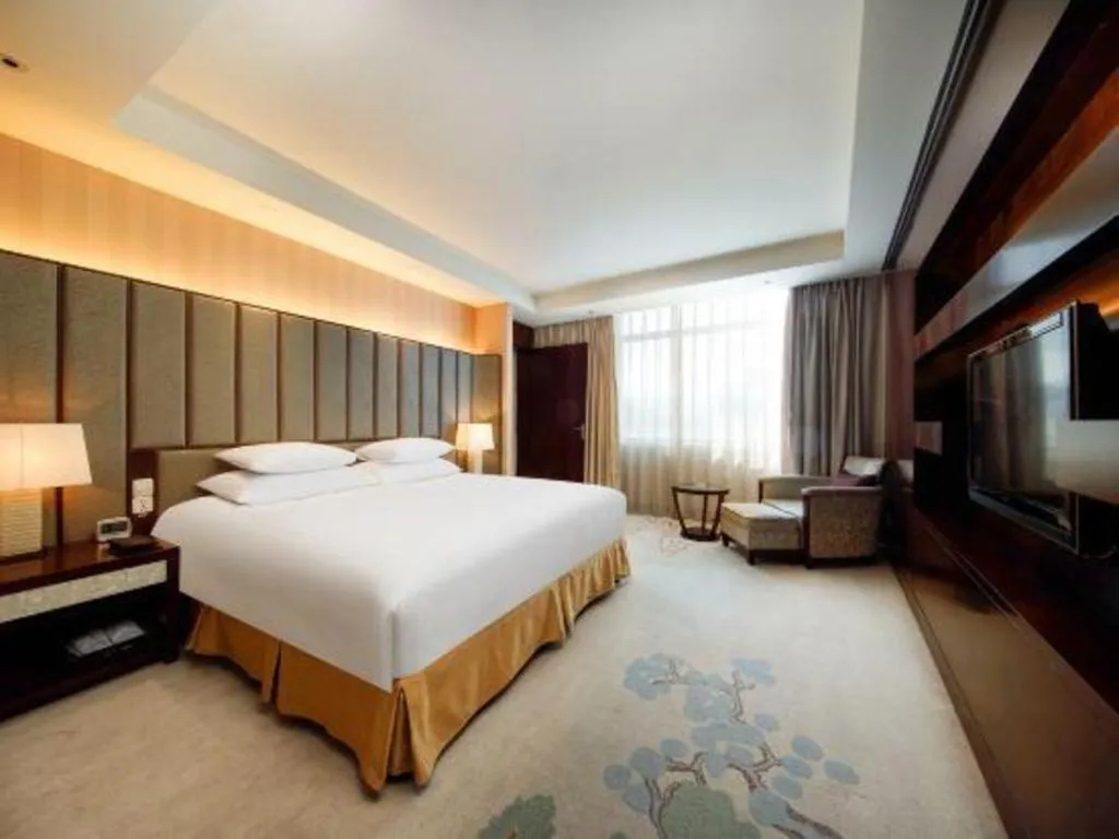 Bed in New Century Grand Hotel Lishui Huaqiao