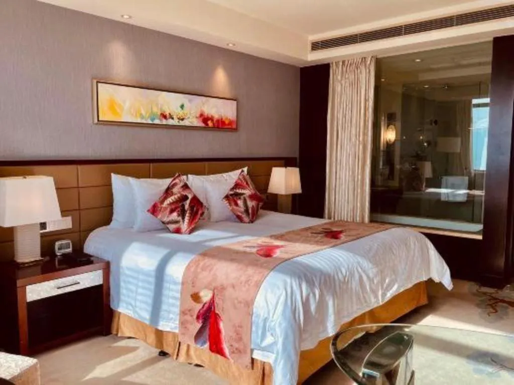 Bed in New Century Grand Hotel Lishui Huaqiao