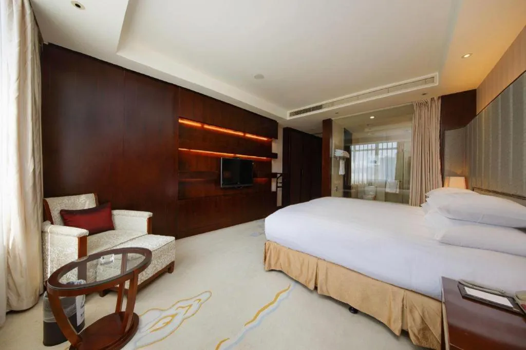 Bed in New Century Grand Hotel Lishui Huaqiao