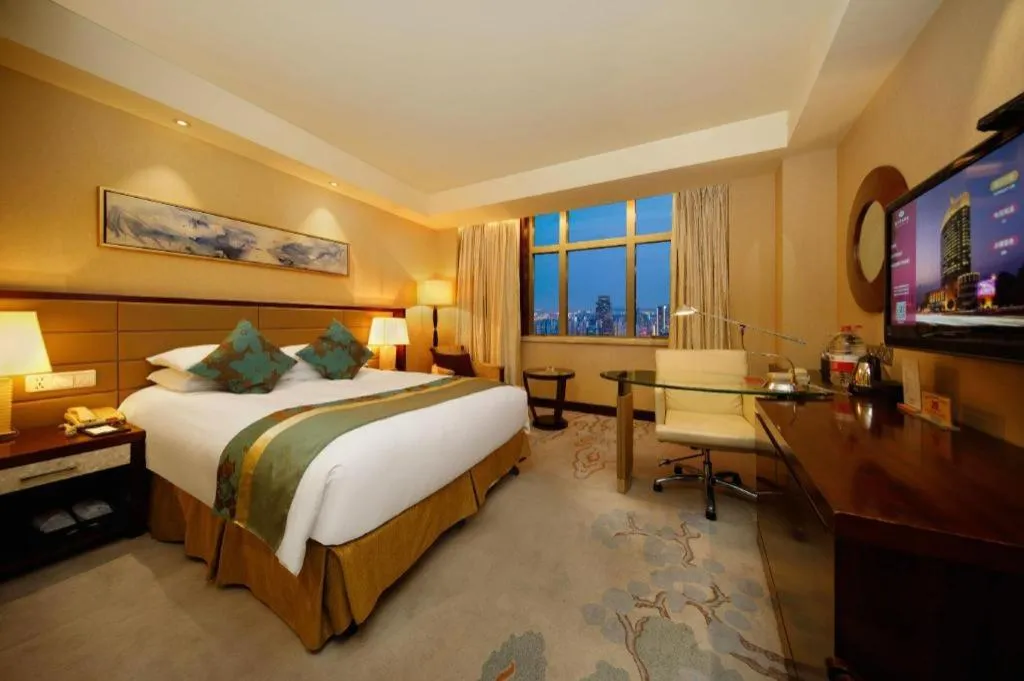 Bed in New Century Grand Hotel Lishui Huaqiao