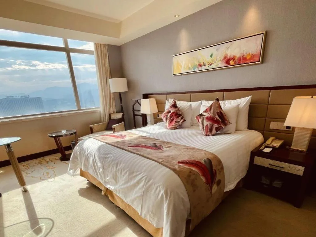 Bed in New Century Grand Hotel Lishui Huaqiao