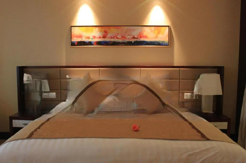 Bed in New Century Grand Hotel Lishui Huaqiao