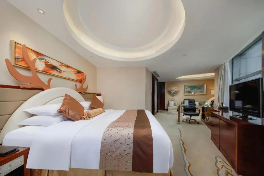 Bed in New Century Grand Hotel Lishui Huaqiao