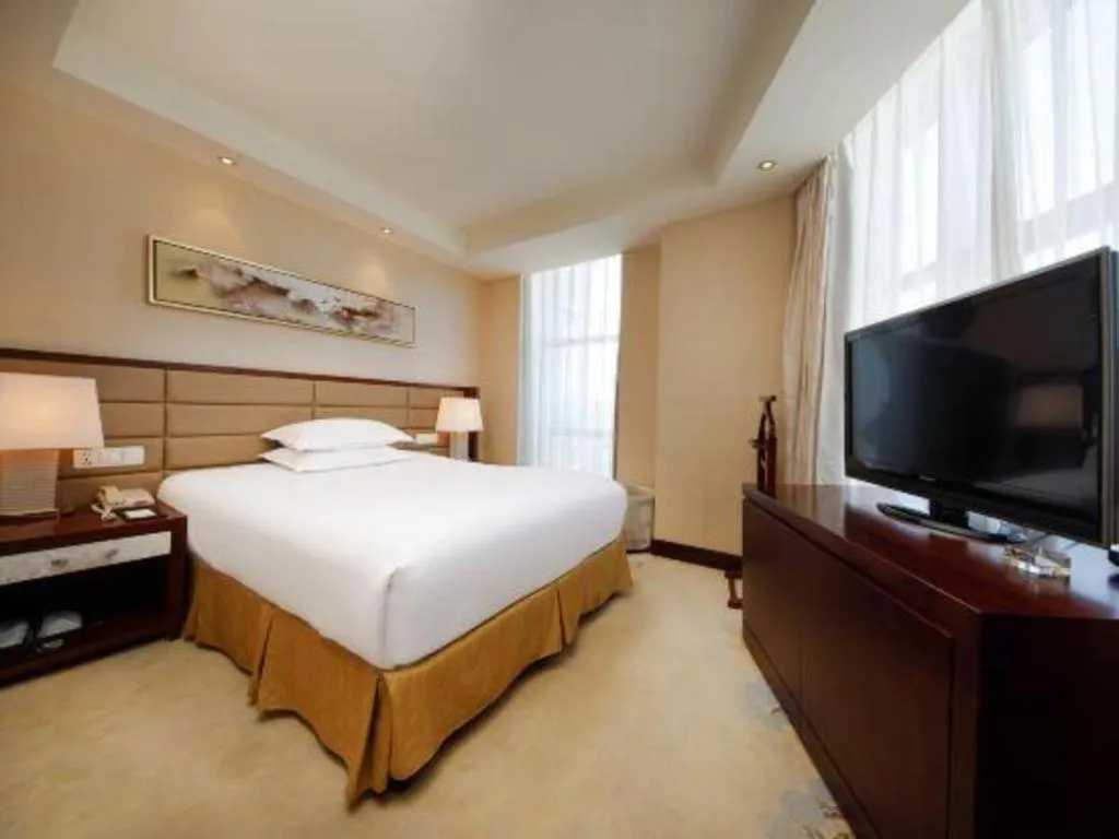 Bed in New Century Grand Hotel Lishui Huaqiao