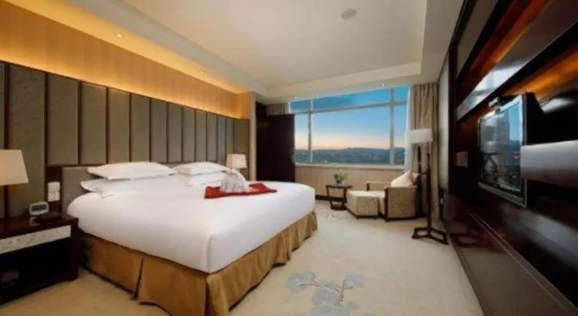 Bed in New Century Grand Hotel Lishui Huaqiao