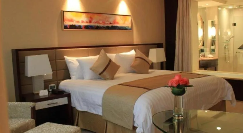 Bed in New Century Grand Hotel Lishui Huaqiao
