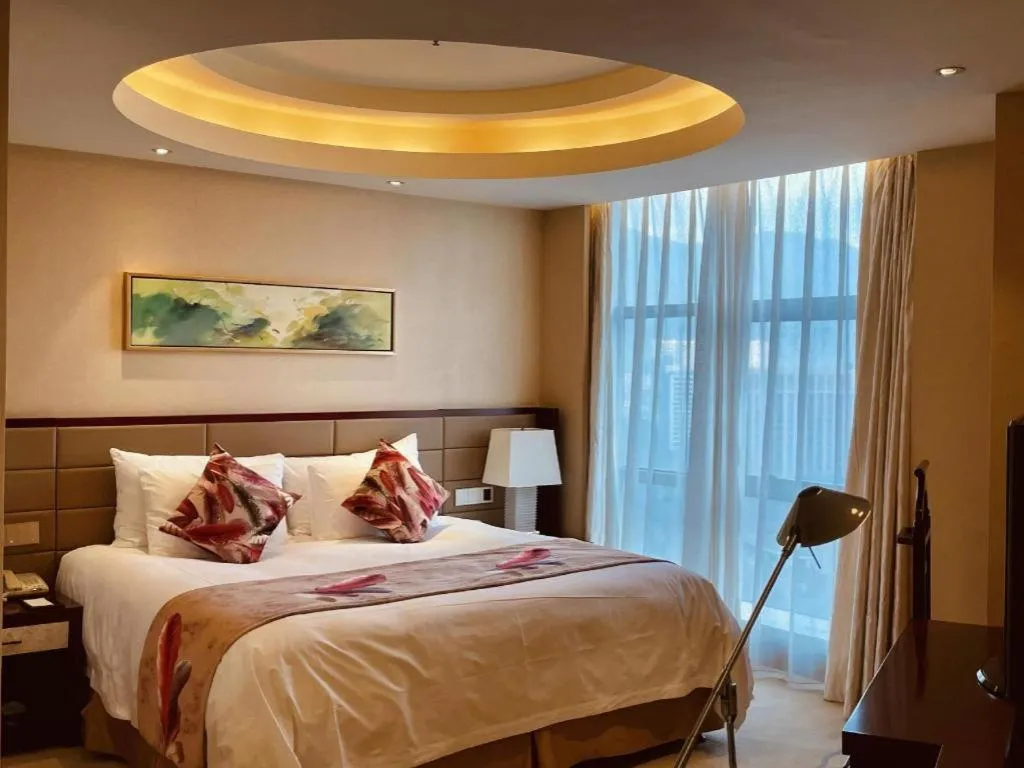 Bed in New Century Grand Hotel Lishui Huaqiao