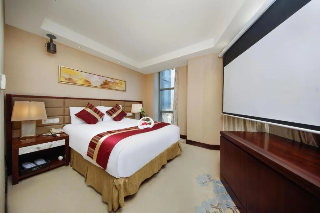 Bed in New Century Grand Hotel Lishui Huaqiao