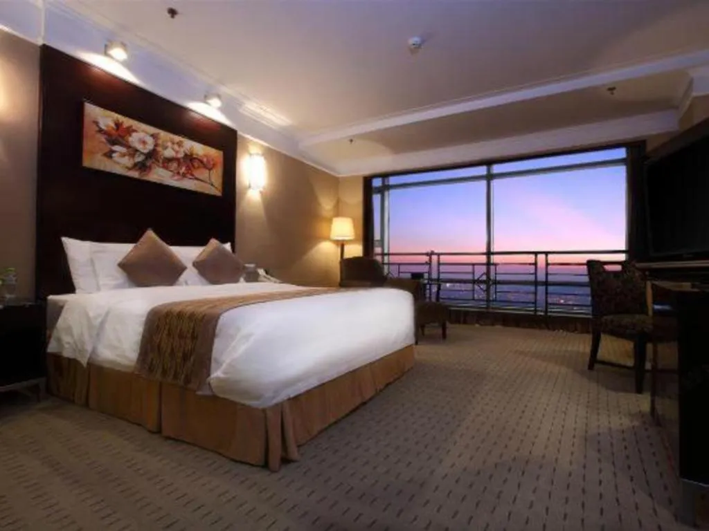 Bed in Qingdao Blue Horizon Hotel Laoshan
