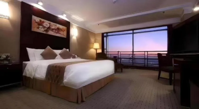 Bed in Qingdao Blue Horizon Hotel Laoshan