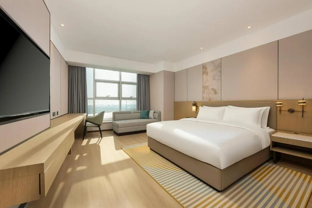 Bed in Holiday Inn Hotel & Suites Jiaxing Hangzhou Bay By IHG