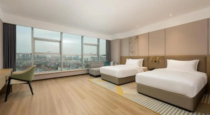 Bed in Holiday Inn Hotel & Suites Jiaxing Hangzhou Bay By IHG
