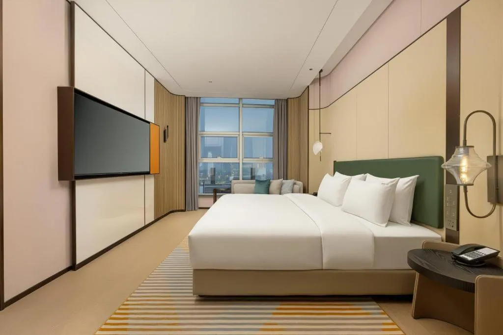 Bed in Holiday Inn Hotel & Suites Jiaxing Hangzhou Bay By IHG