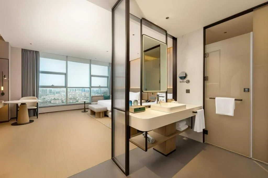 Bed in Holiday Inn Hotel & Suites Jiaxing Hangzhou Bay By IHG