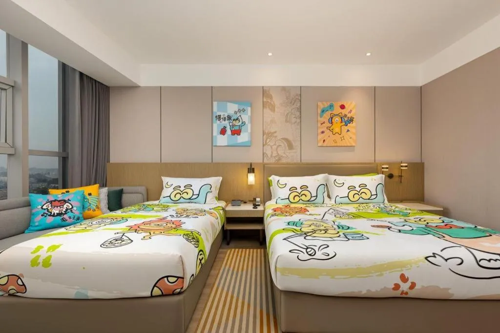 Bed in Holiday Inn Hotel & Suites Jiaxing Hangzhou Bay By IHG