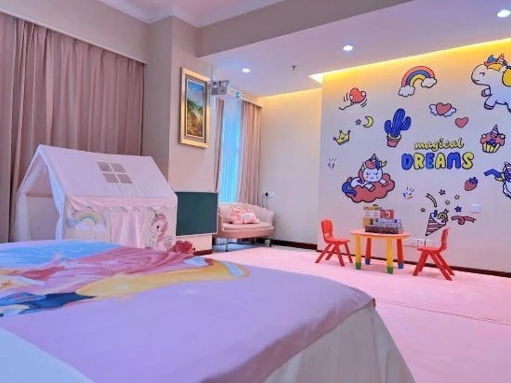 Bed in Dolton Changsha Spa Hotel