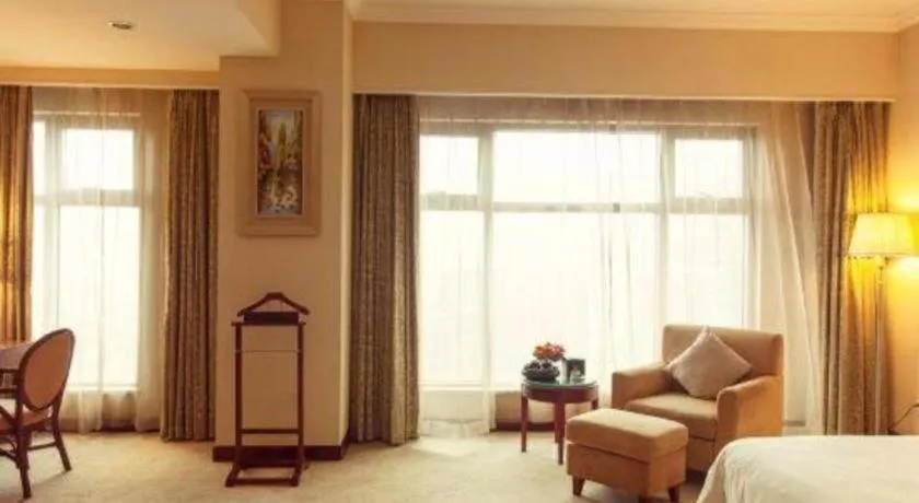 Bed in Dolton Changsha Spa Hotel